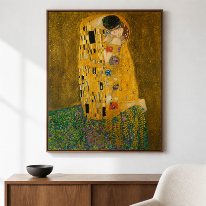 El beso de Klimt — el cuadro terminado colgado en la pared
